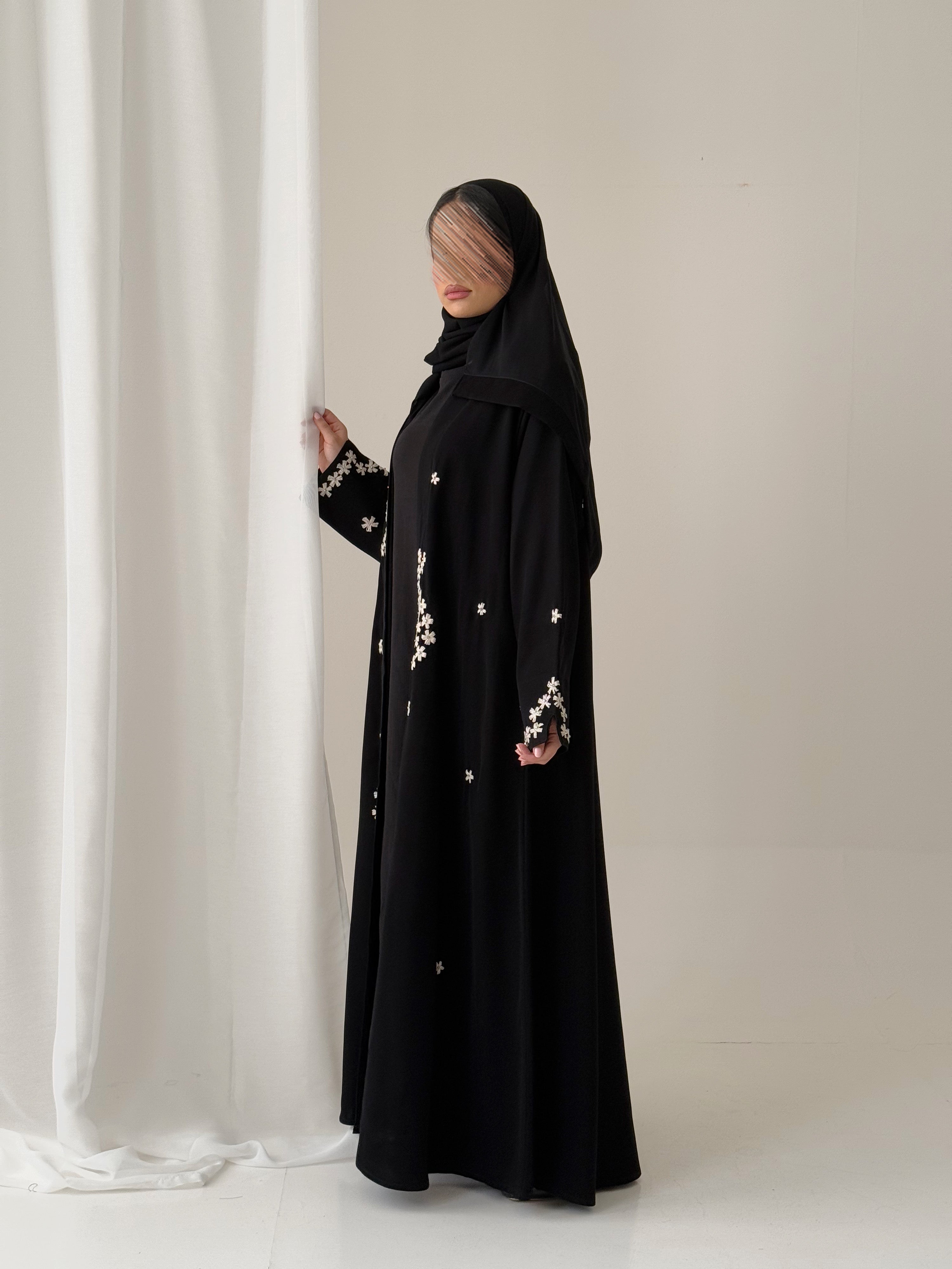 S853 عباية مع طرحة نص كلوش كريب الرياض