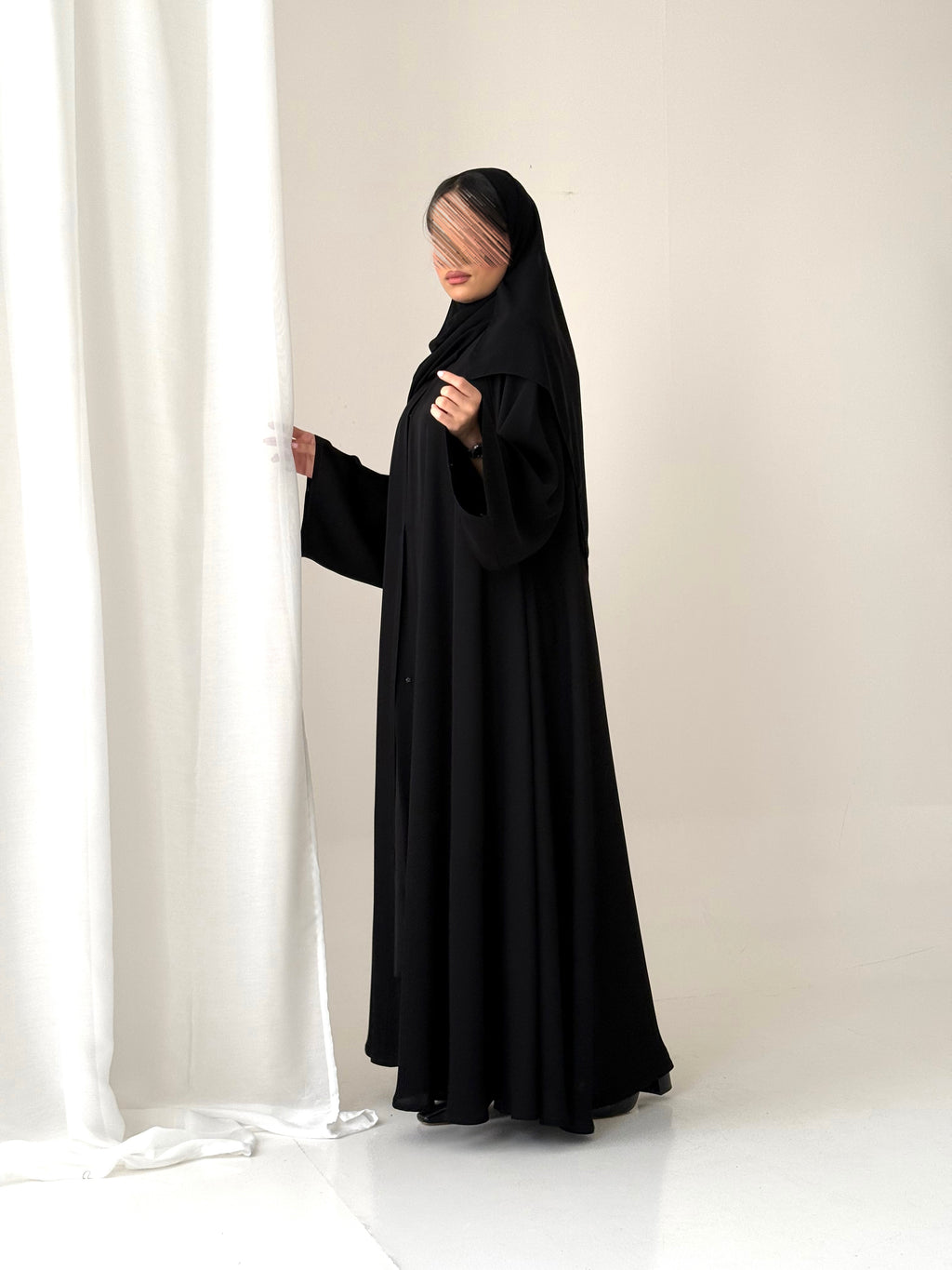 S884  عباية مع طرحة نص كلوش كرينا