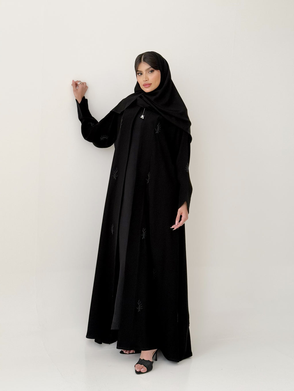 F-651 عباية مع طرحة نص كلوش كوبرا