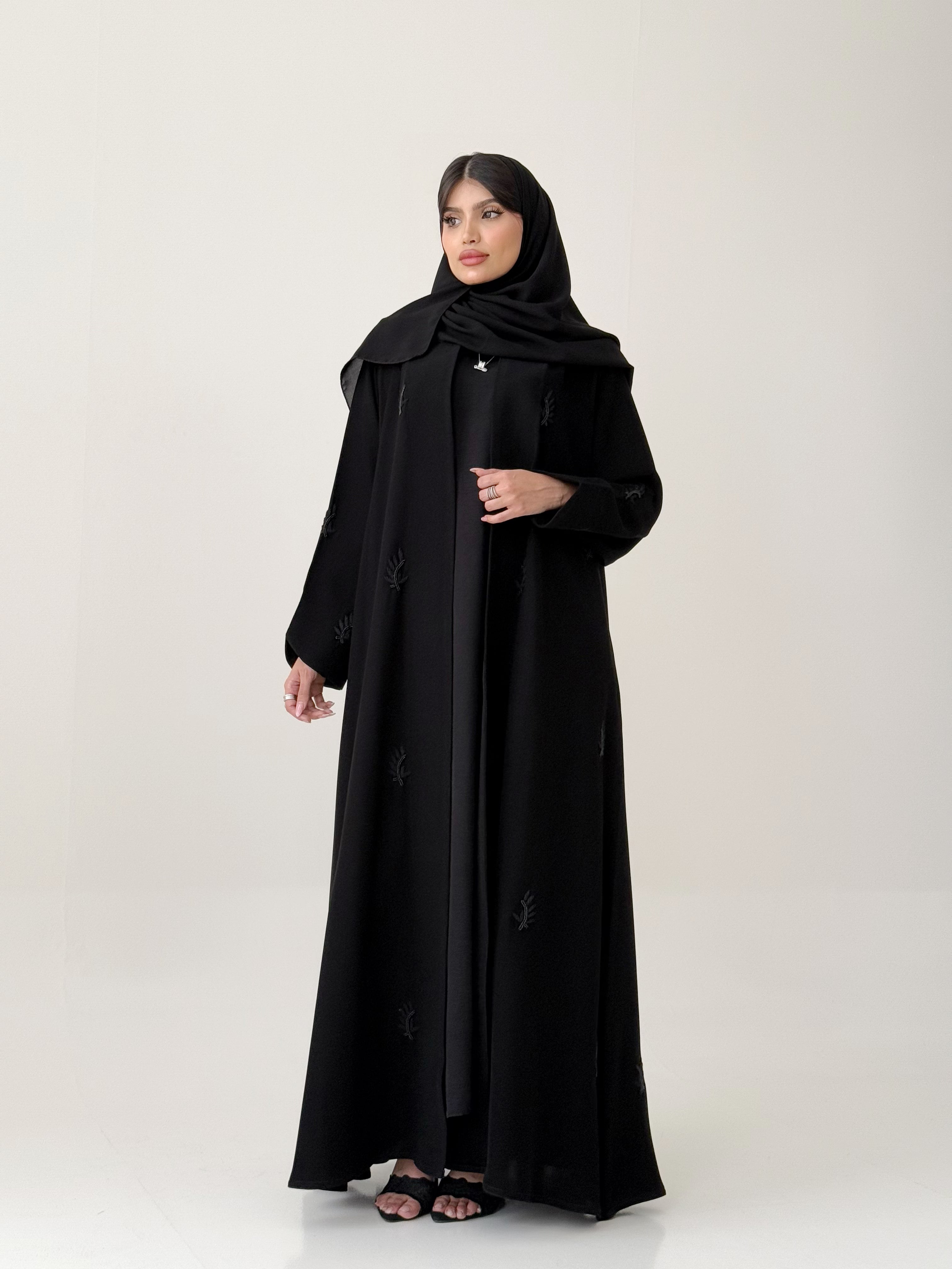 F-651 عباية مع طرحة نص كلوش كوبرا