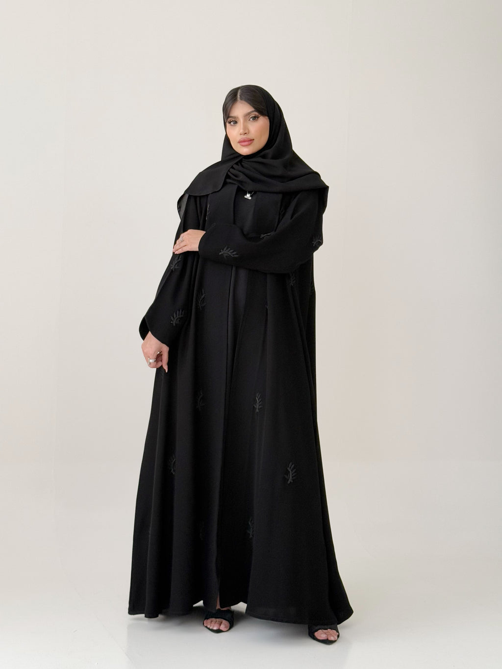 F-651 عباية مع طرحة نص كلوش كوبرا