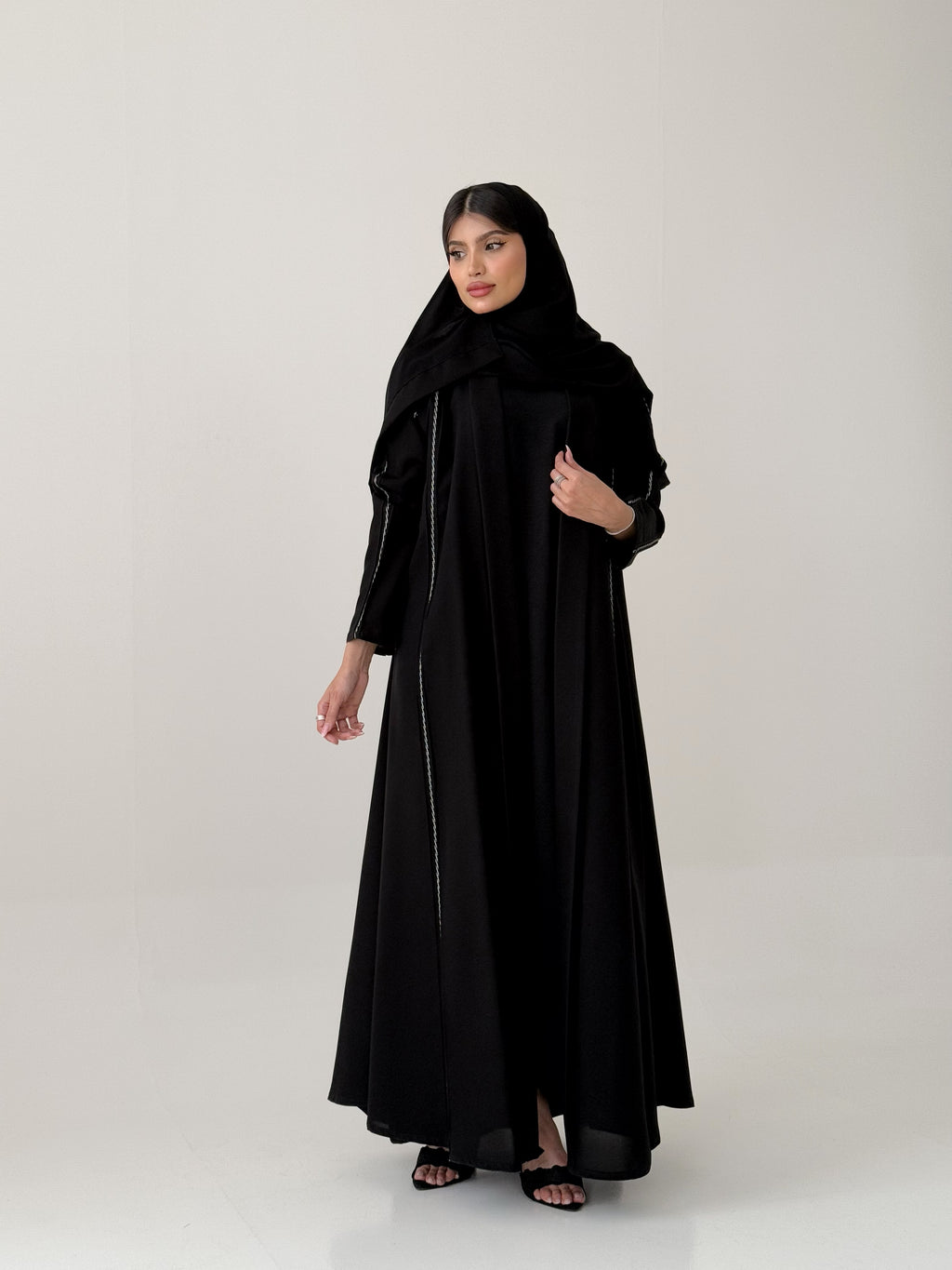 S468 عباية مع طرحة نص كلوش كتان