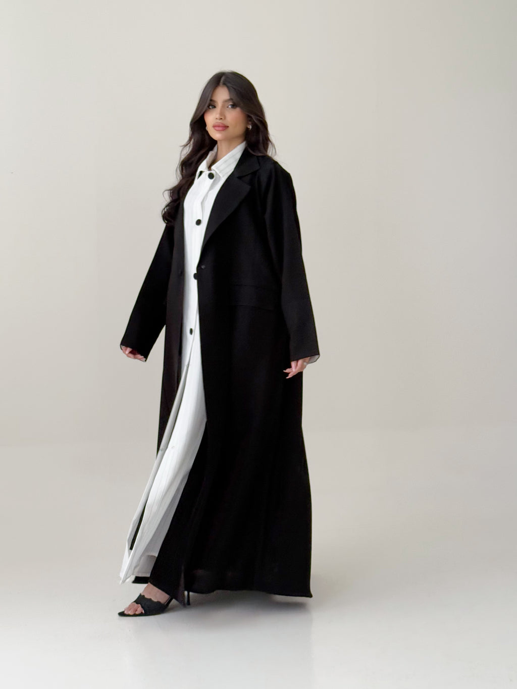 SH24 عباية مع طرحة نص كلوش كتان 3ق