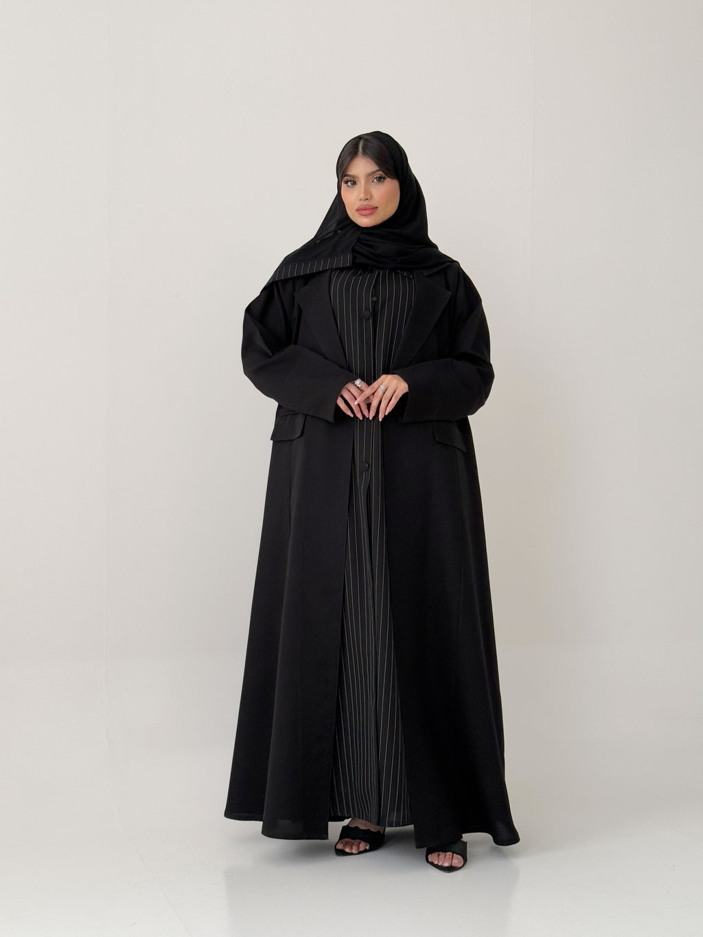 SH24 عباية مع طرحة نص كلوش كتان 3ق