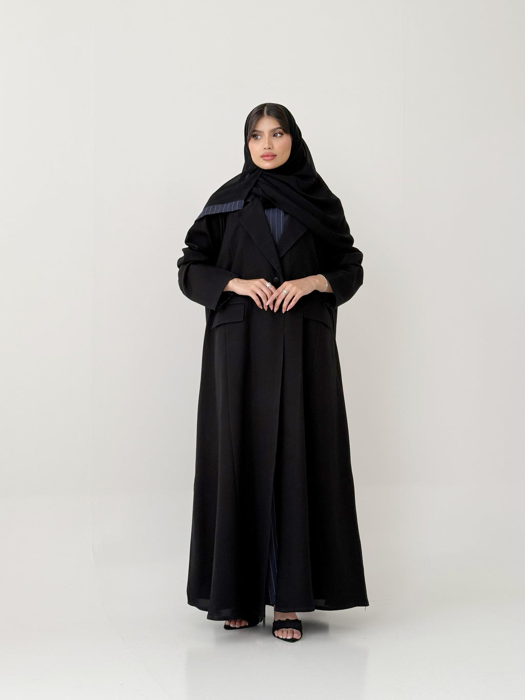 SH24 عباية مع طرحة نص كلوش كتان 3ق