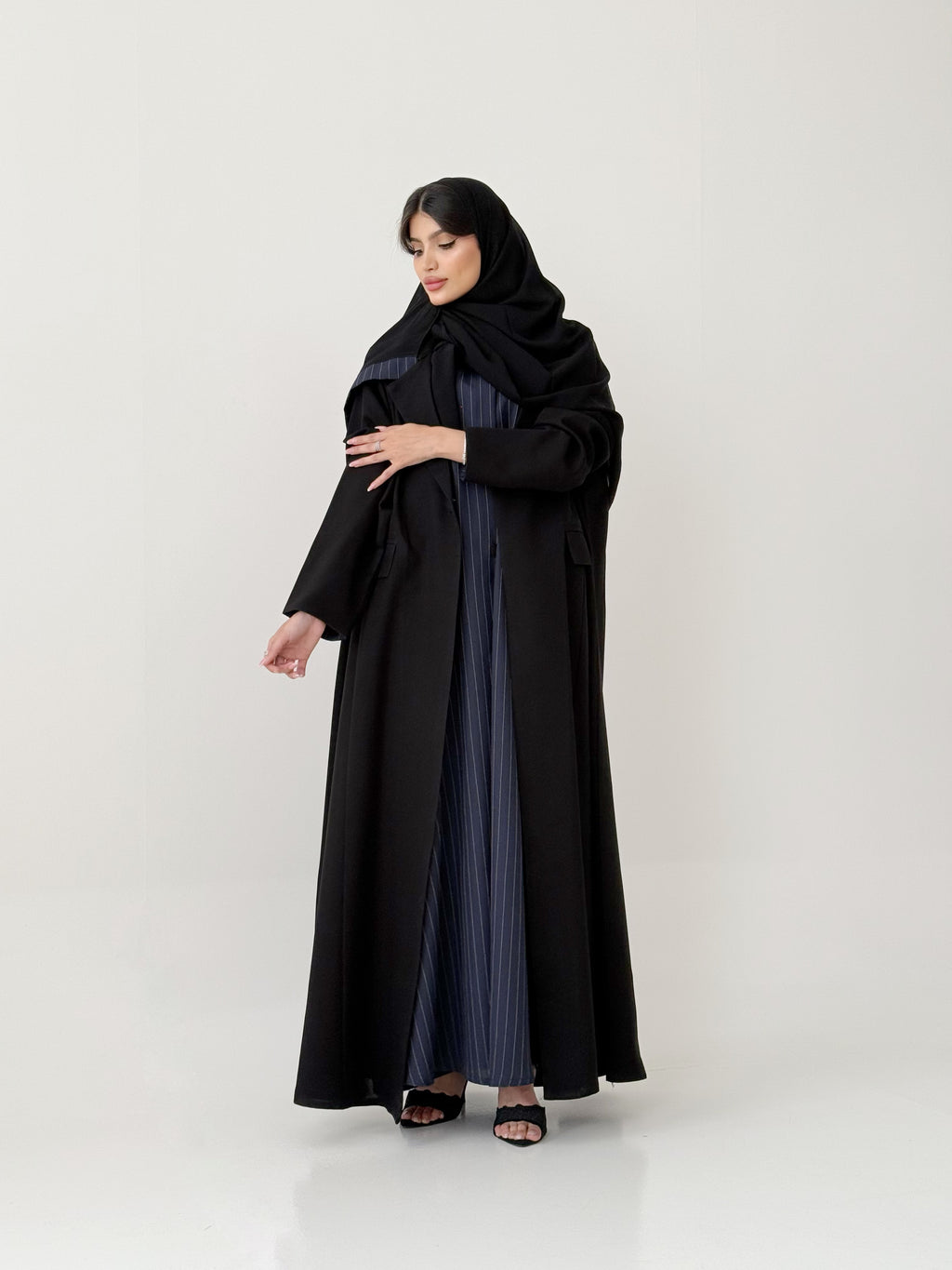 SH24 عباية مع طرحة نص كلوش كتان 3ق