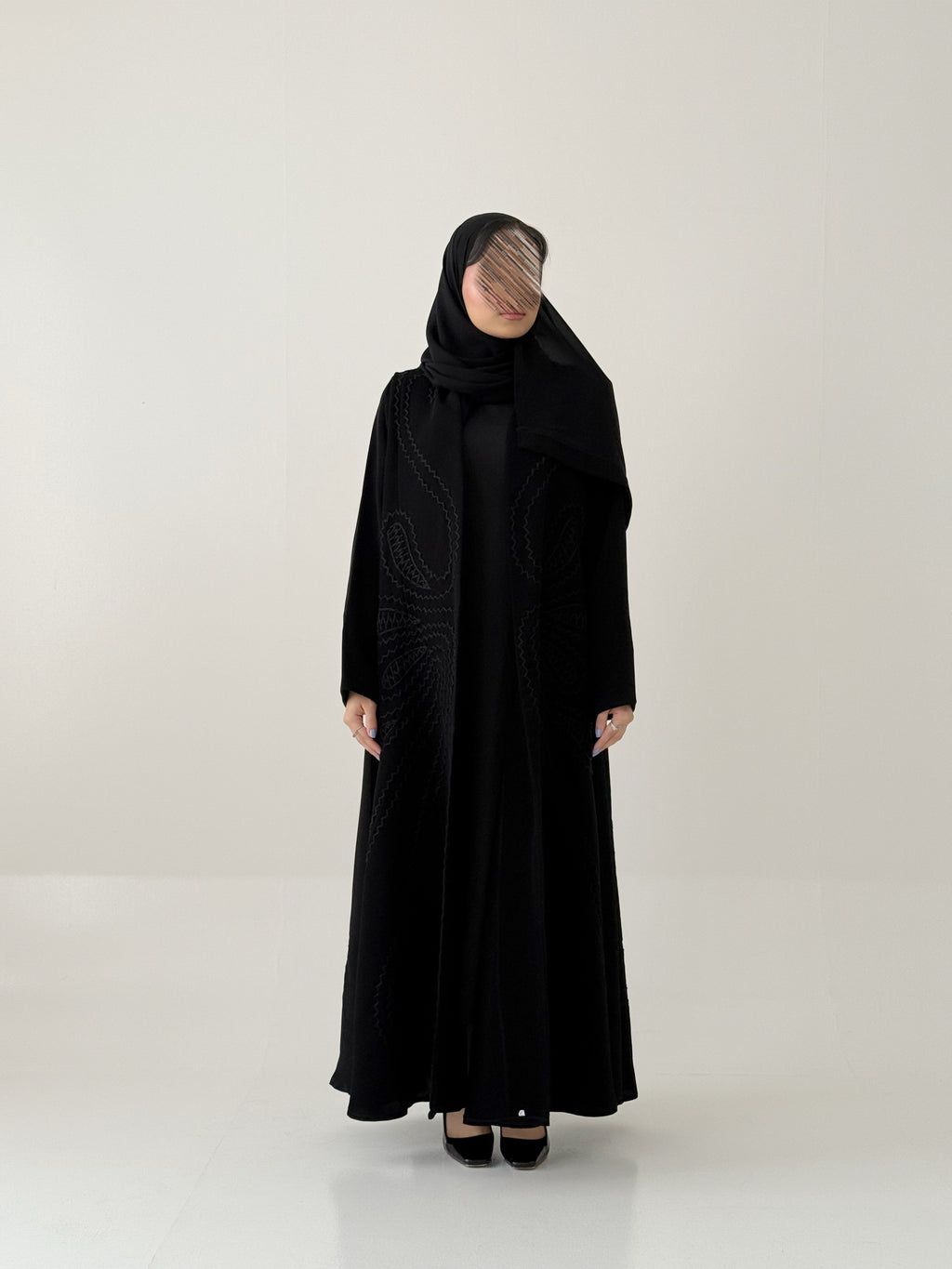 S828 عباية مع طرحة نص كلوش كريب الرياض