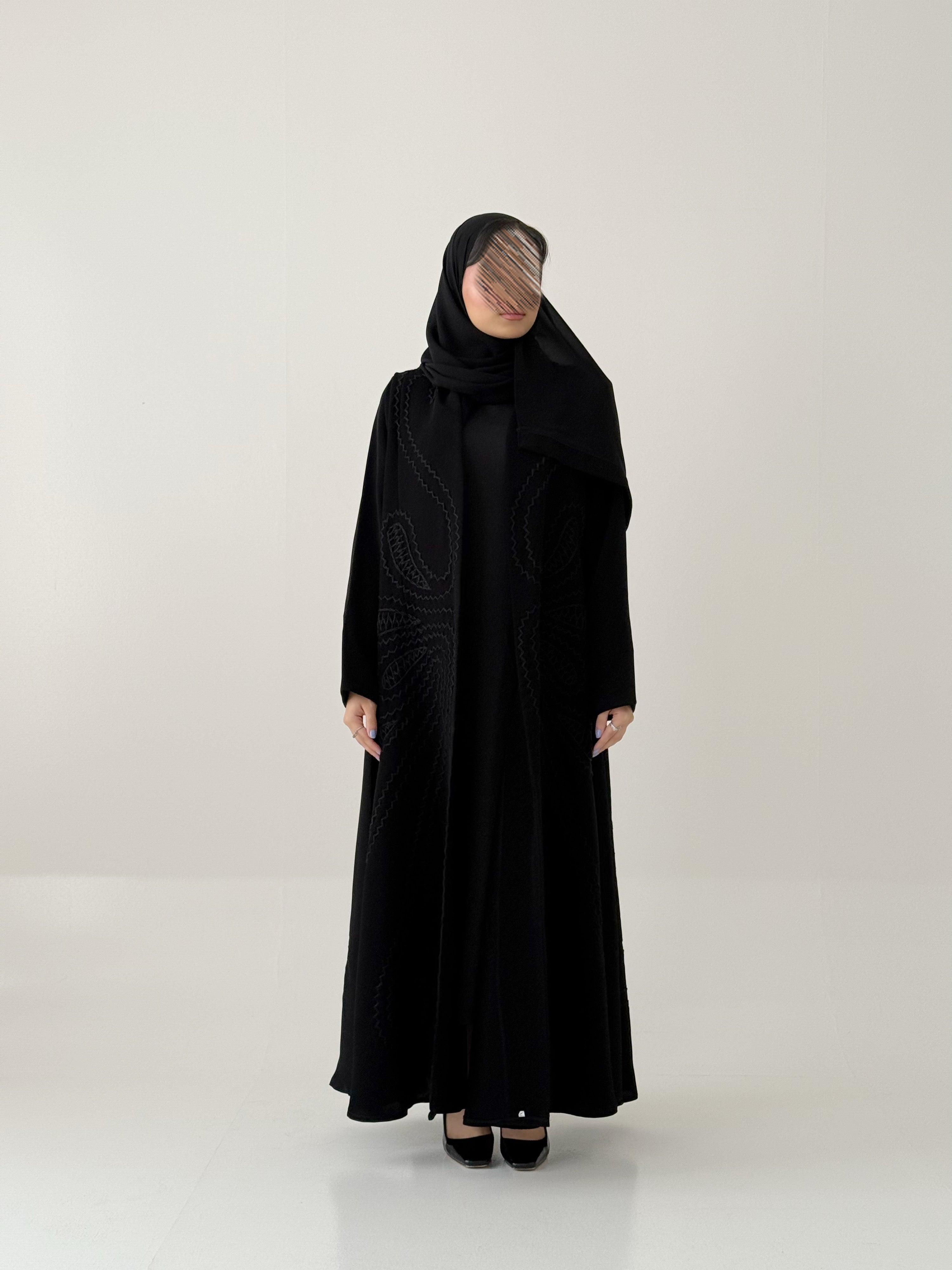 S828 عباية مع طرحة نص كلوش كريب الرياض