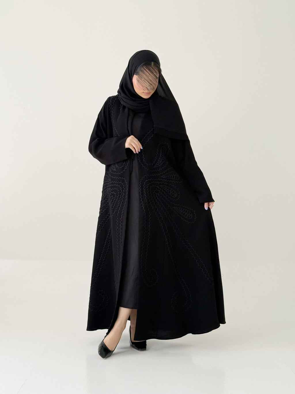S828 عباية مع طرحة نص كلوش كريب الرياض