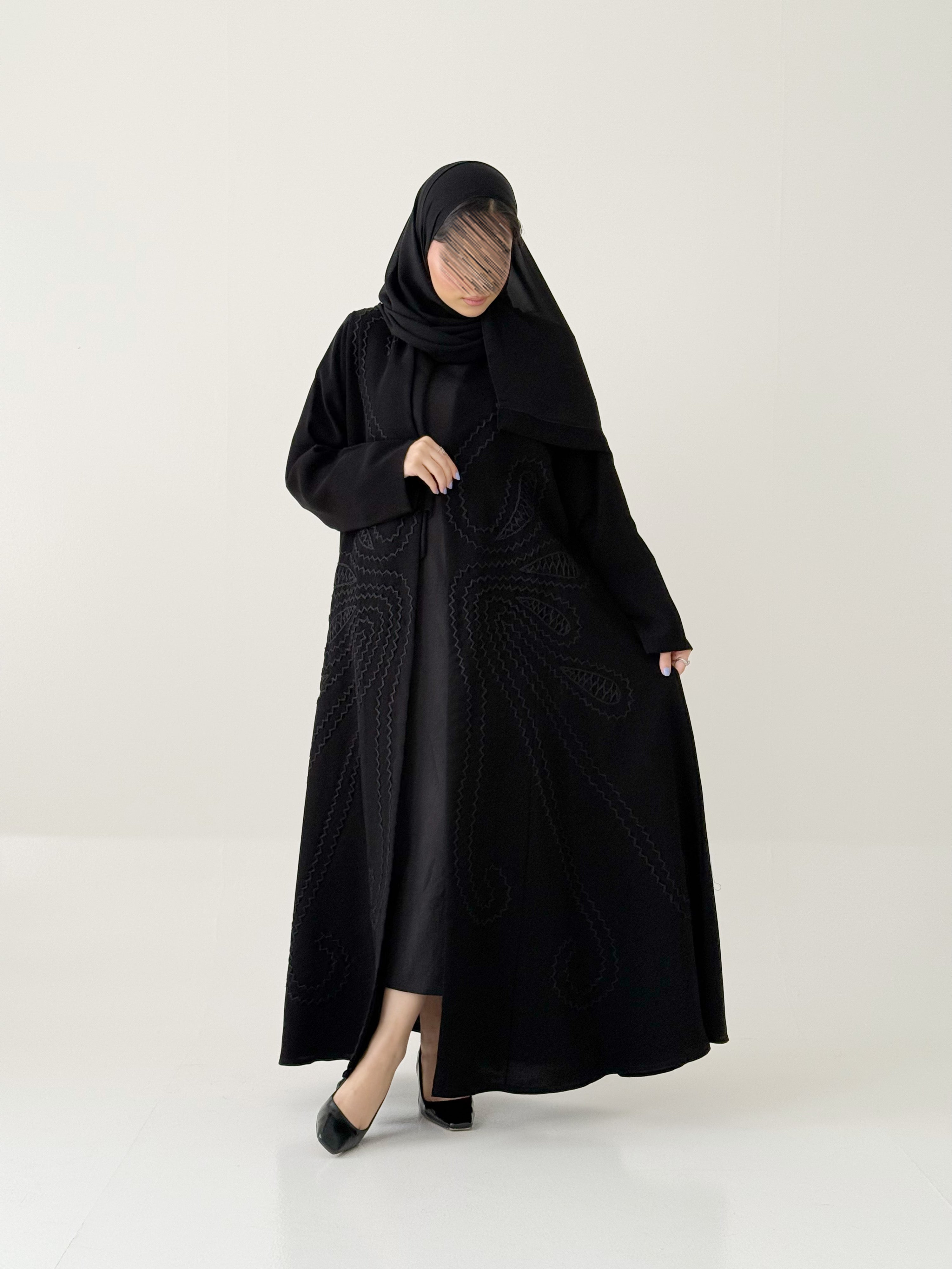 S828 عباية مع طرحة نص كلوش كريب الرياض