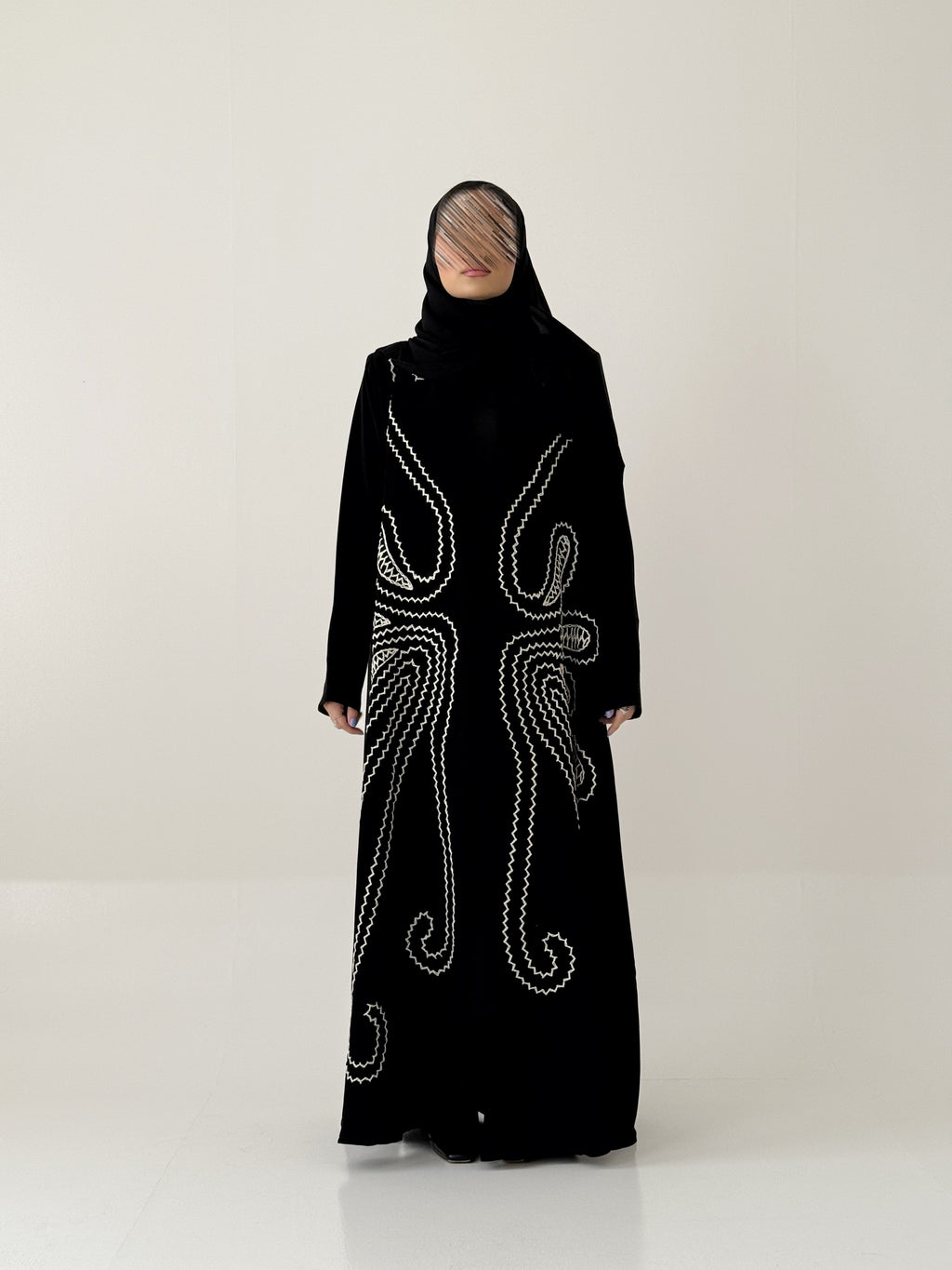 S828 عباية مع طرحة نص كلوش كريب الرياض