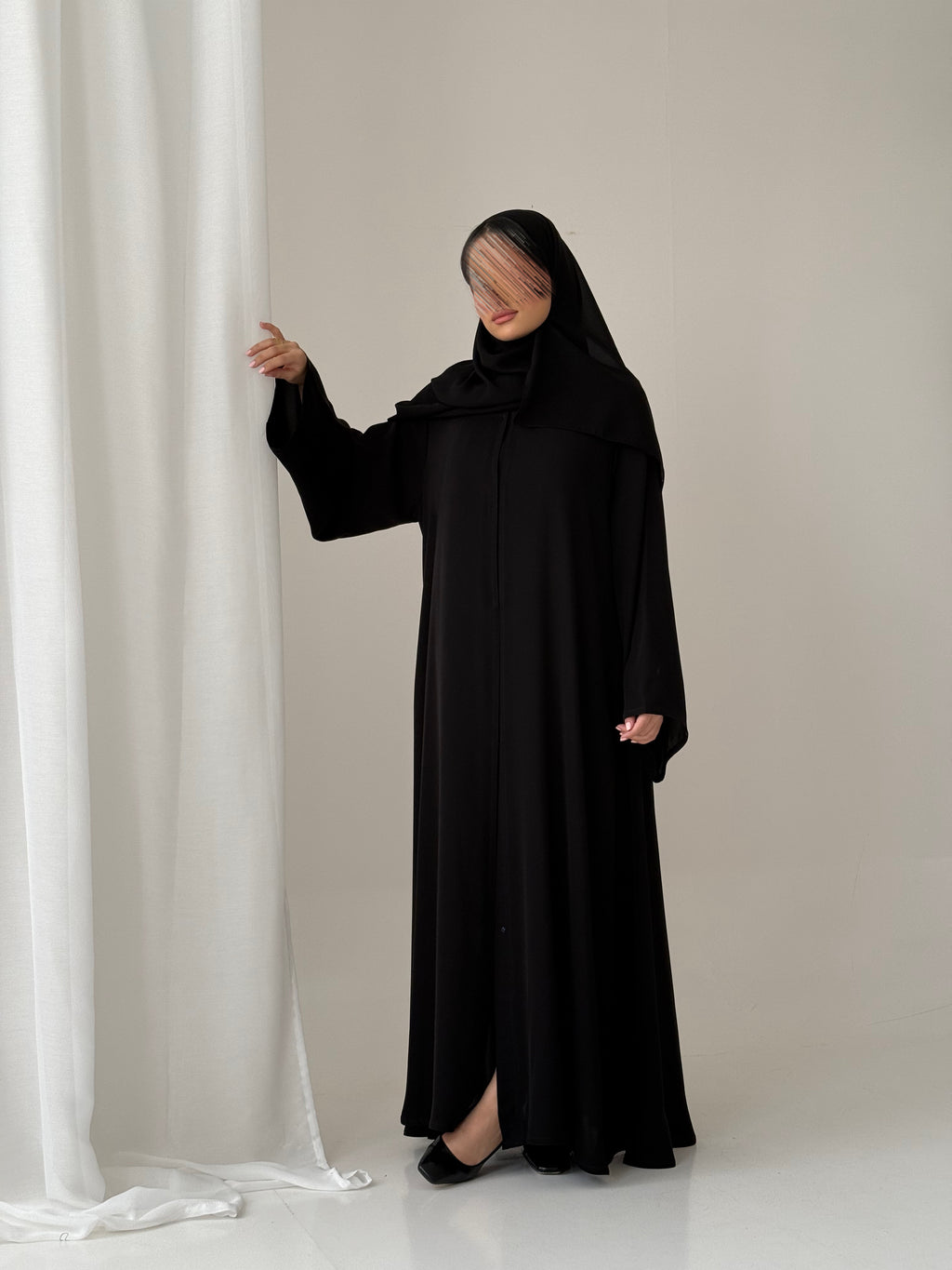 S884  عباية مع طرحة نص كلوش كرينا