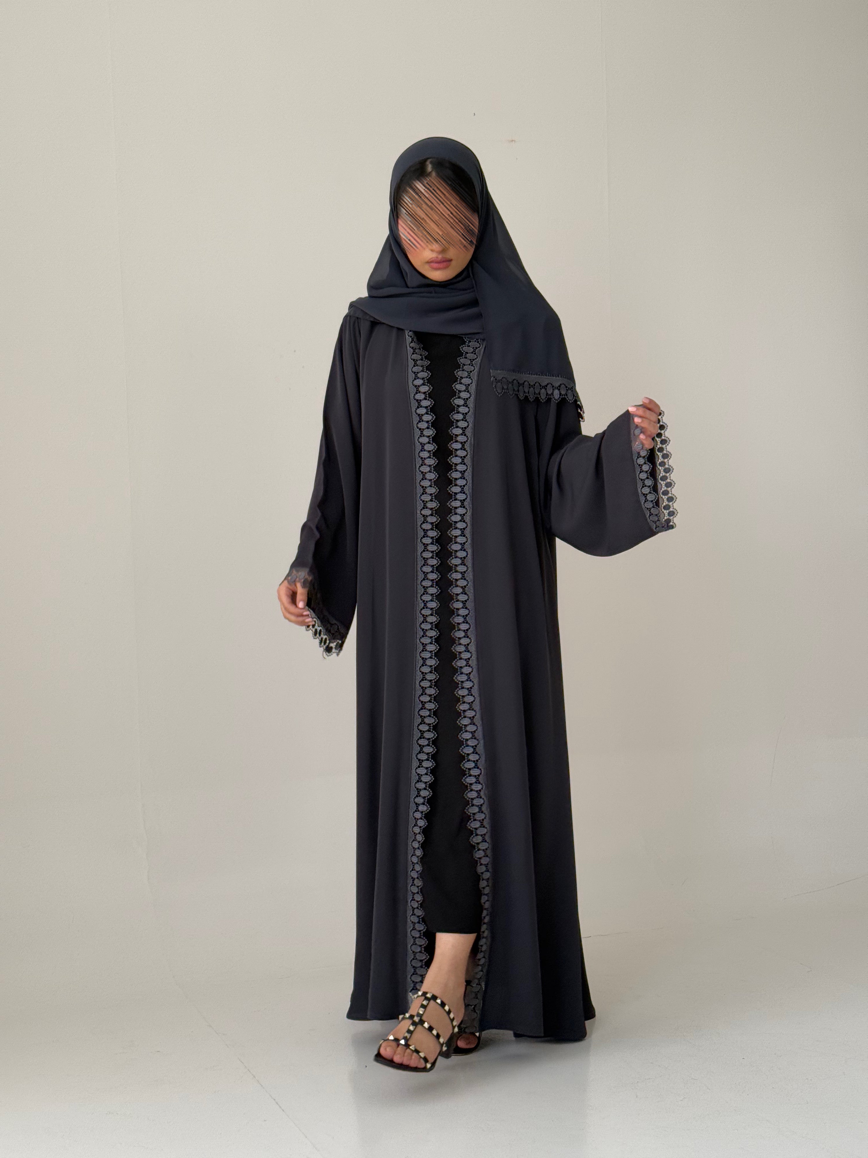 SH02 عباية مع طرحة نص كلوش لافال