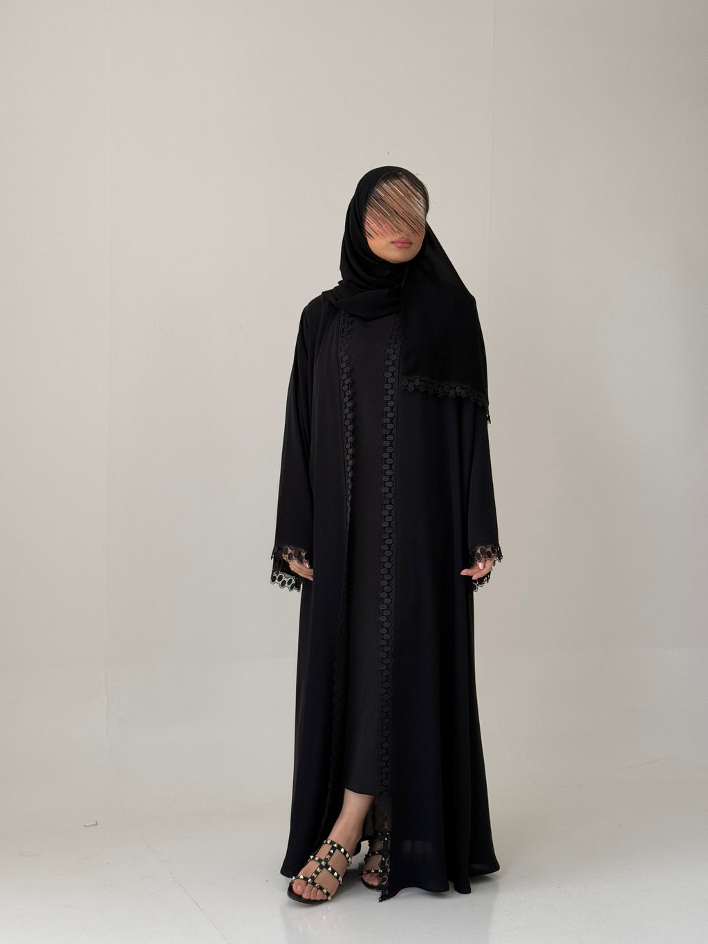 SH02 عباية مع طرحة نص كلوش لافال