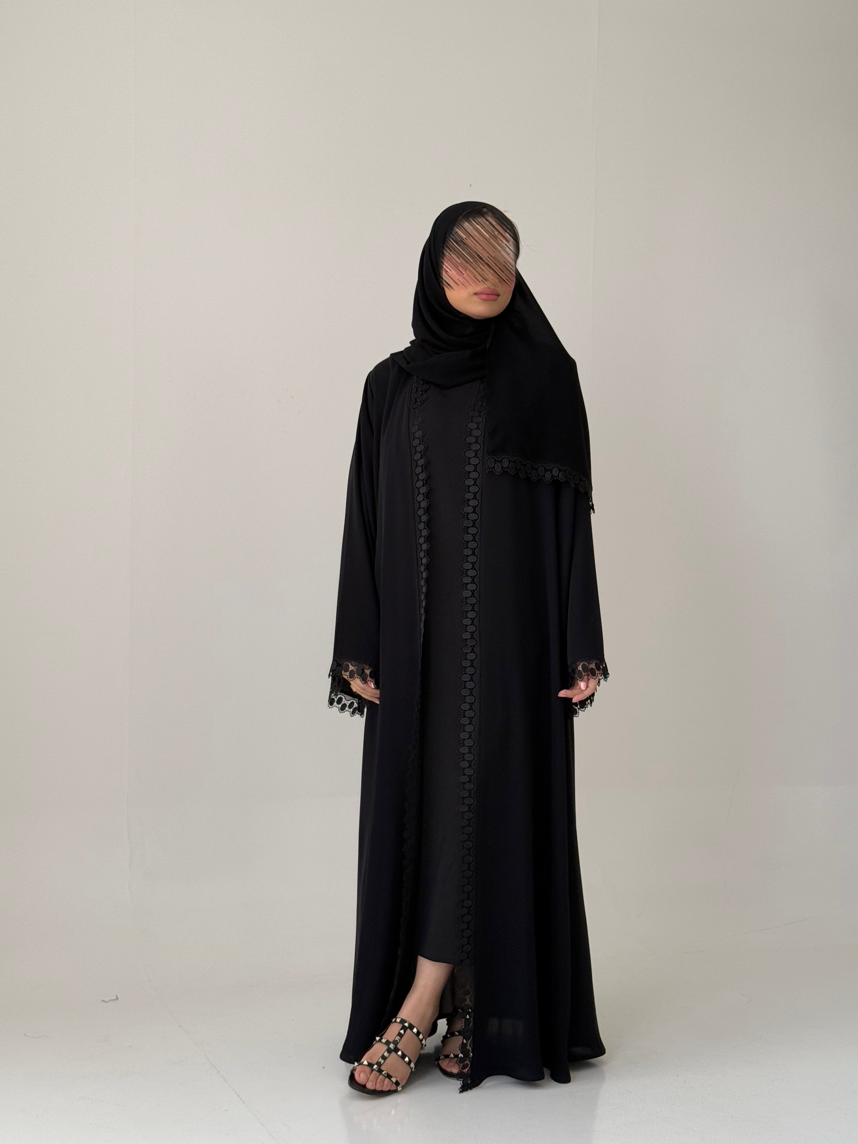 SH02 عباية مع طرحة نص كلوش لافال