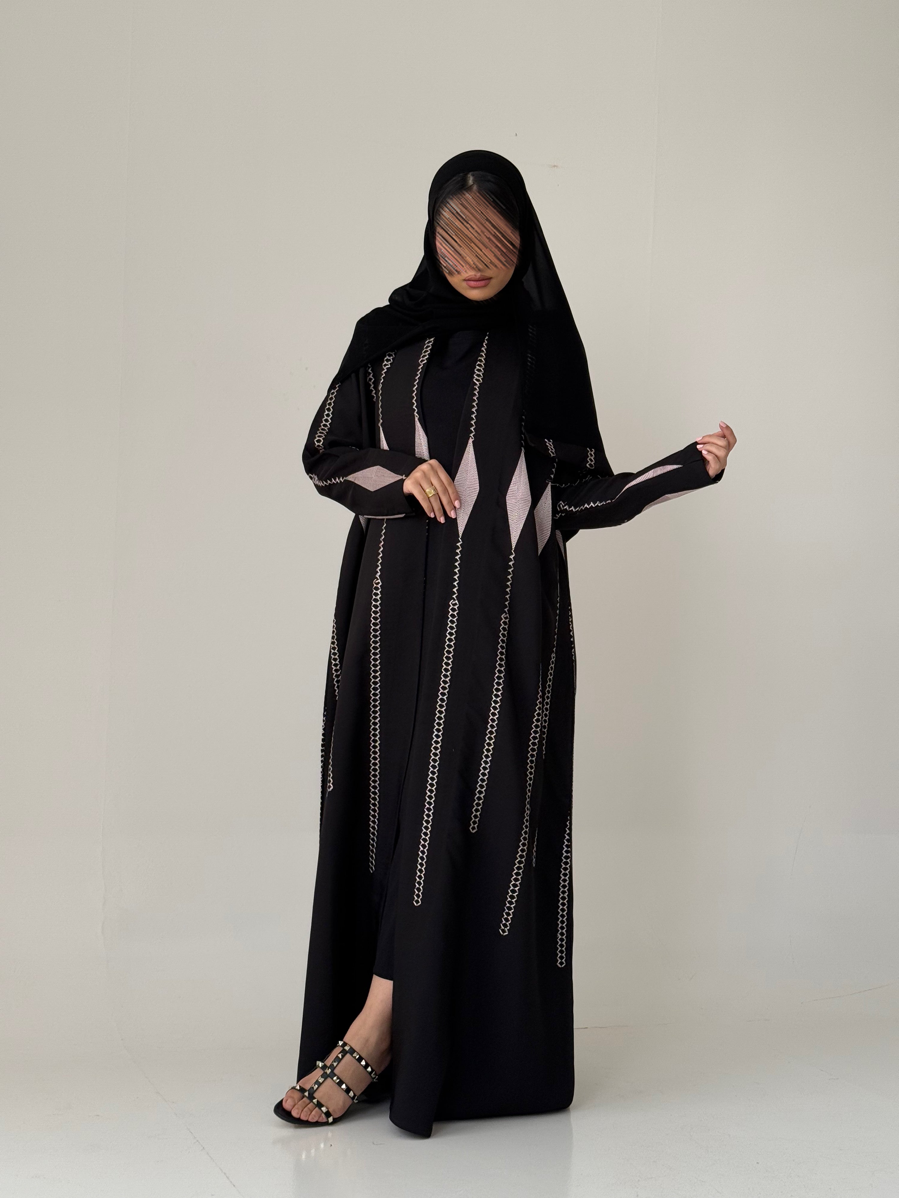 S849 عباية مع طرحة نص كلوش كريب برابي