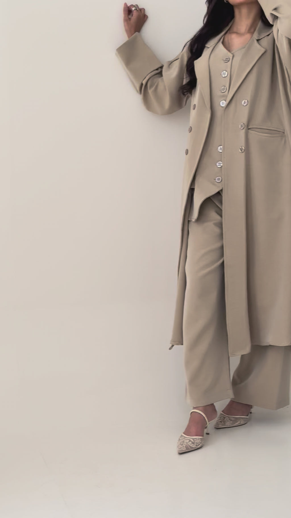 SH25 طقم عباية مع طرحة كريب باربي 4ق