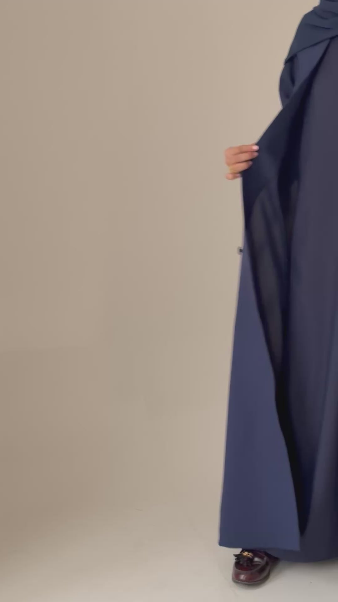 F-672 عباية مع طرحة ربع كتان