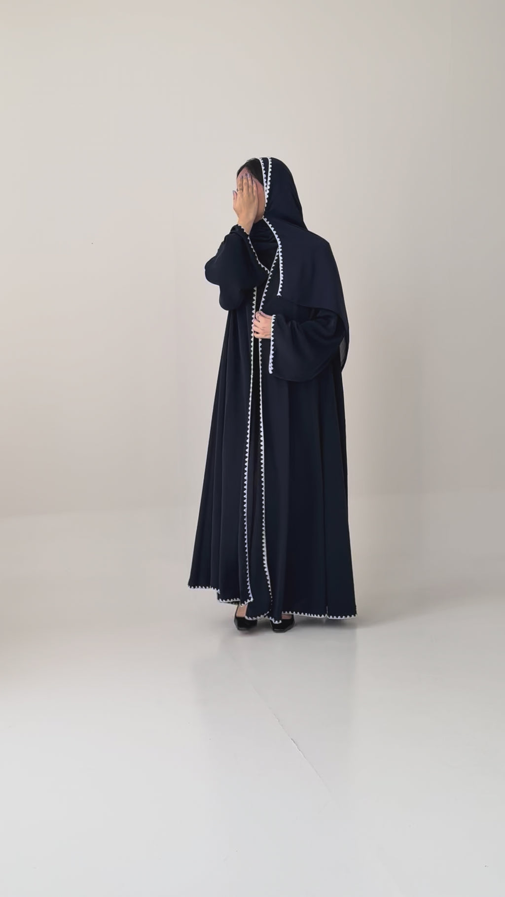 S743 عباية مع طرحة دبل كلوش لافال