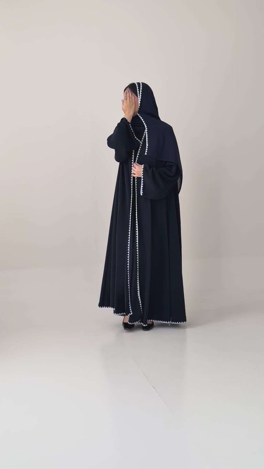 S743 عباية مع طرحة دبل كلوش لافال