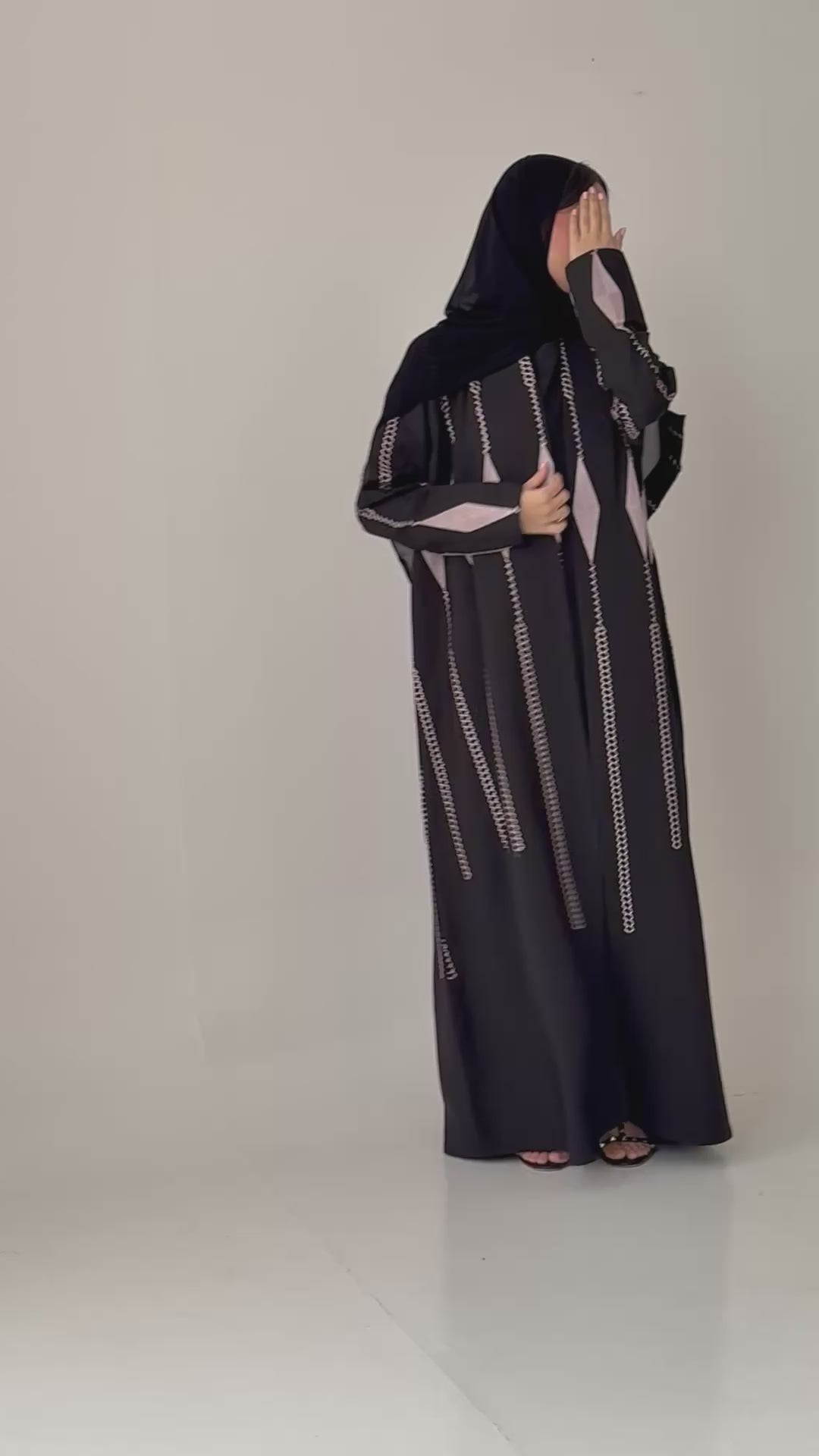 S849 عباية مع طرحة نص كلوش كريب برابي
