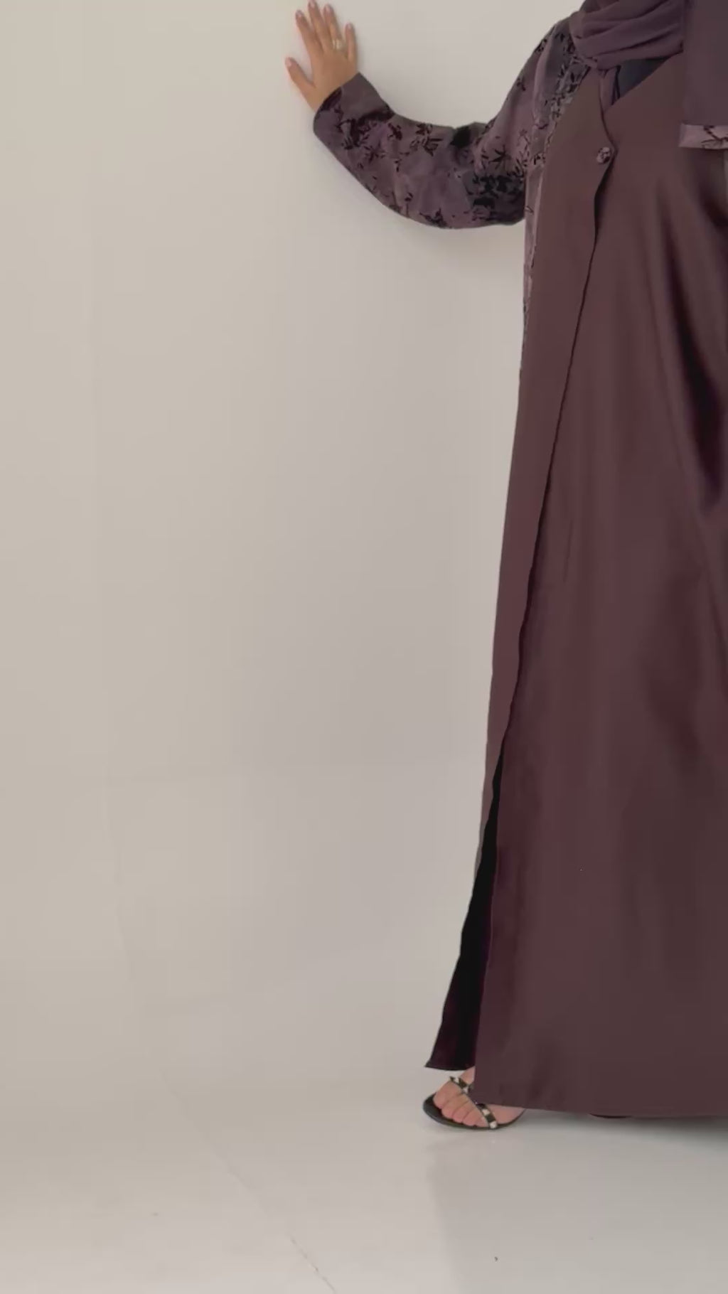 S841  عباية مع طرحة نص كلوش كتان