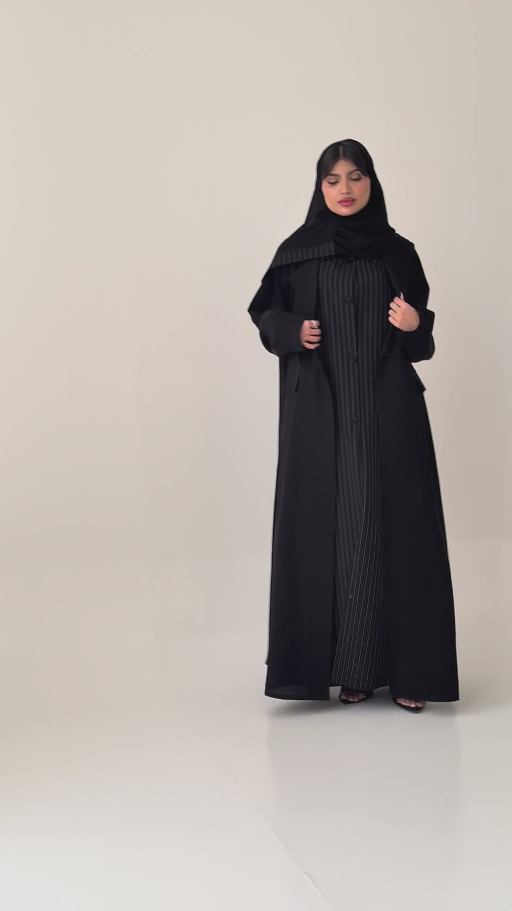 SH24 عباية مع طرحة نص كلوش كتان 3ق