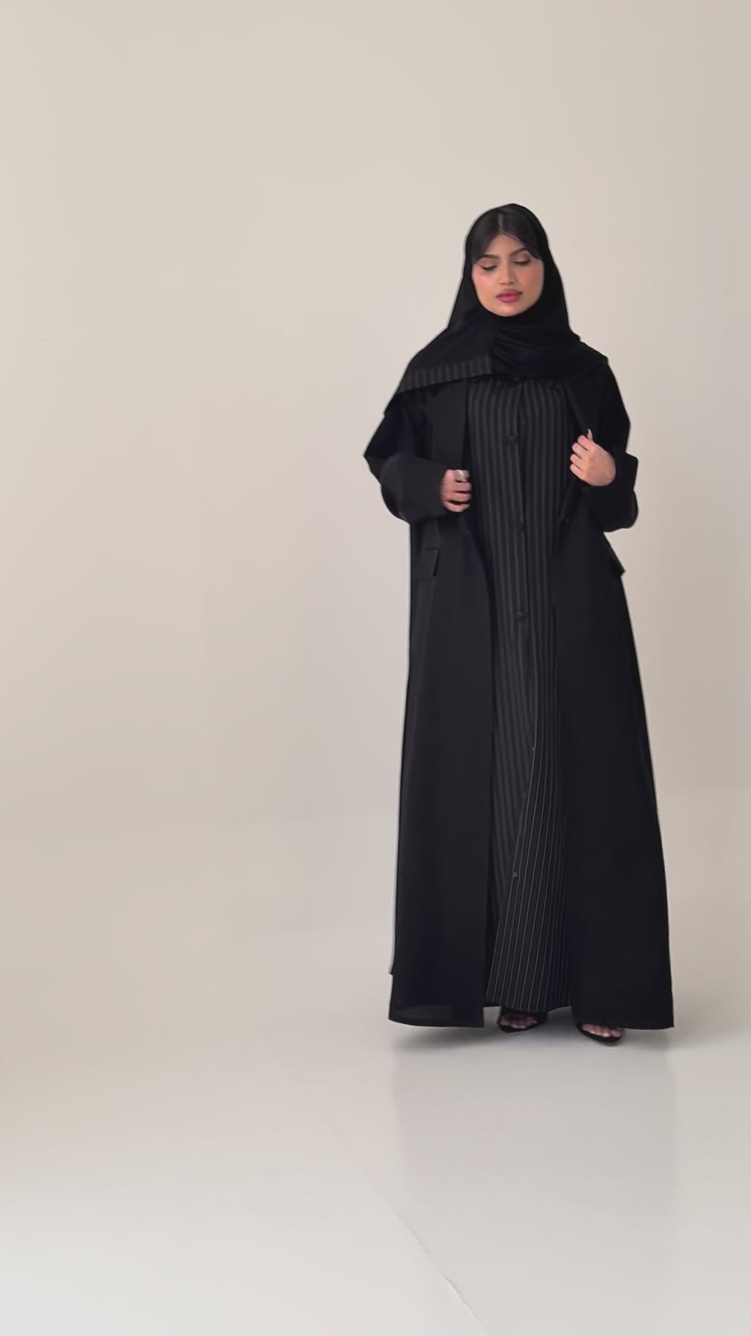 SH24 عباية مع طرحة نص كلوش كتان 3ق