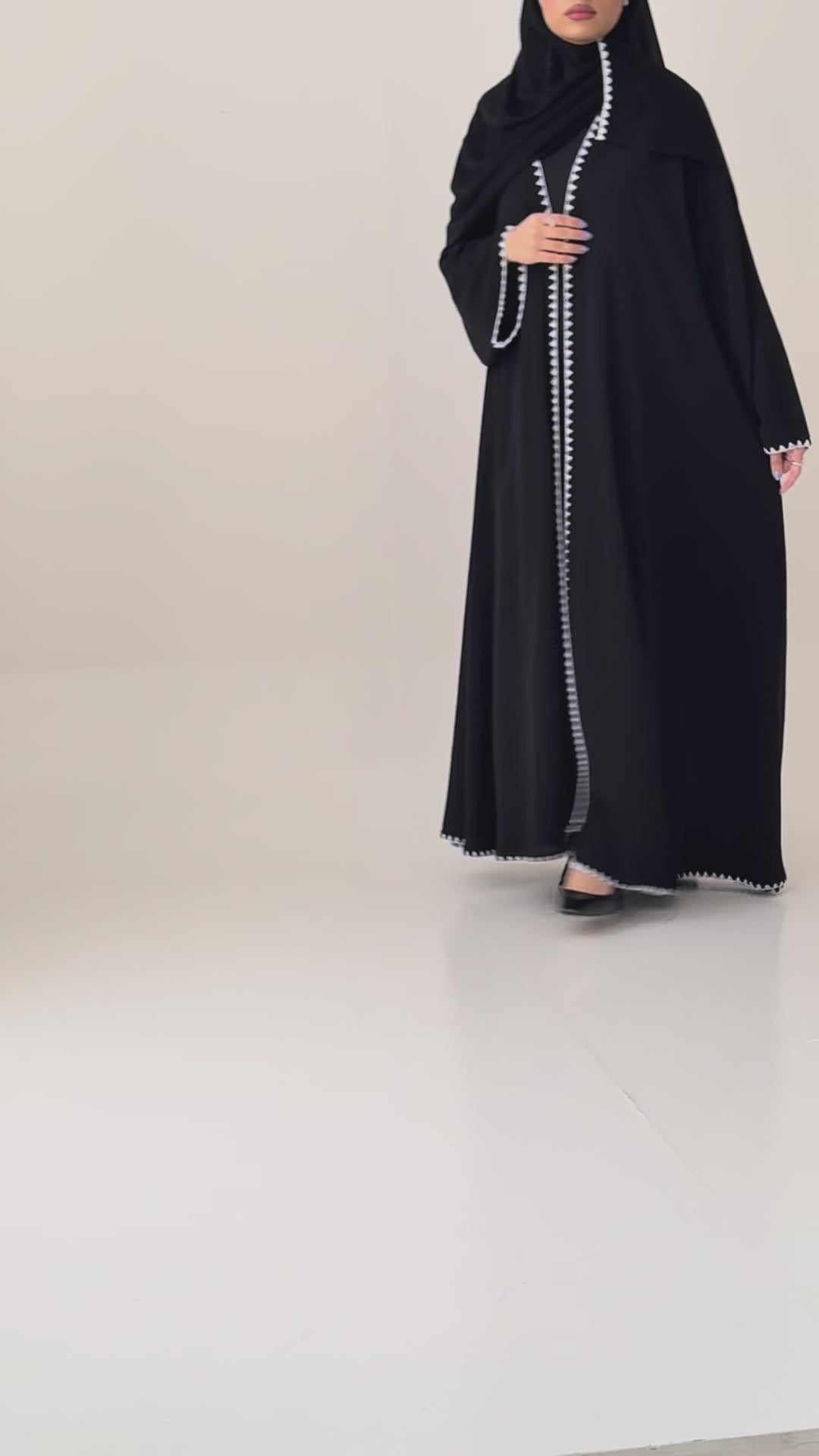 S743 عباية مع طرحة دبل كلوش لافال