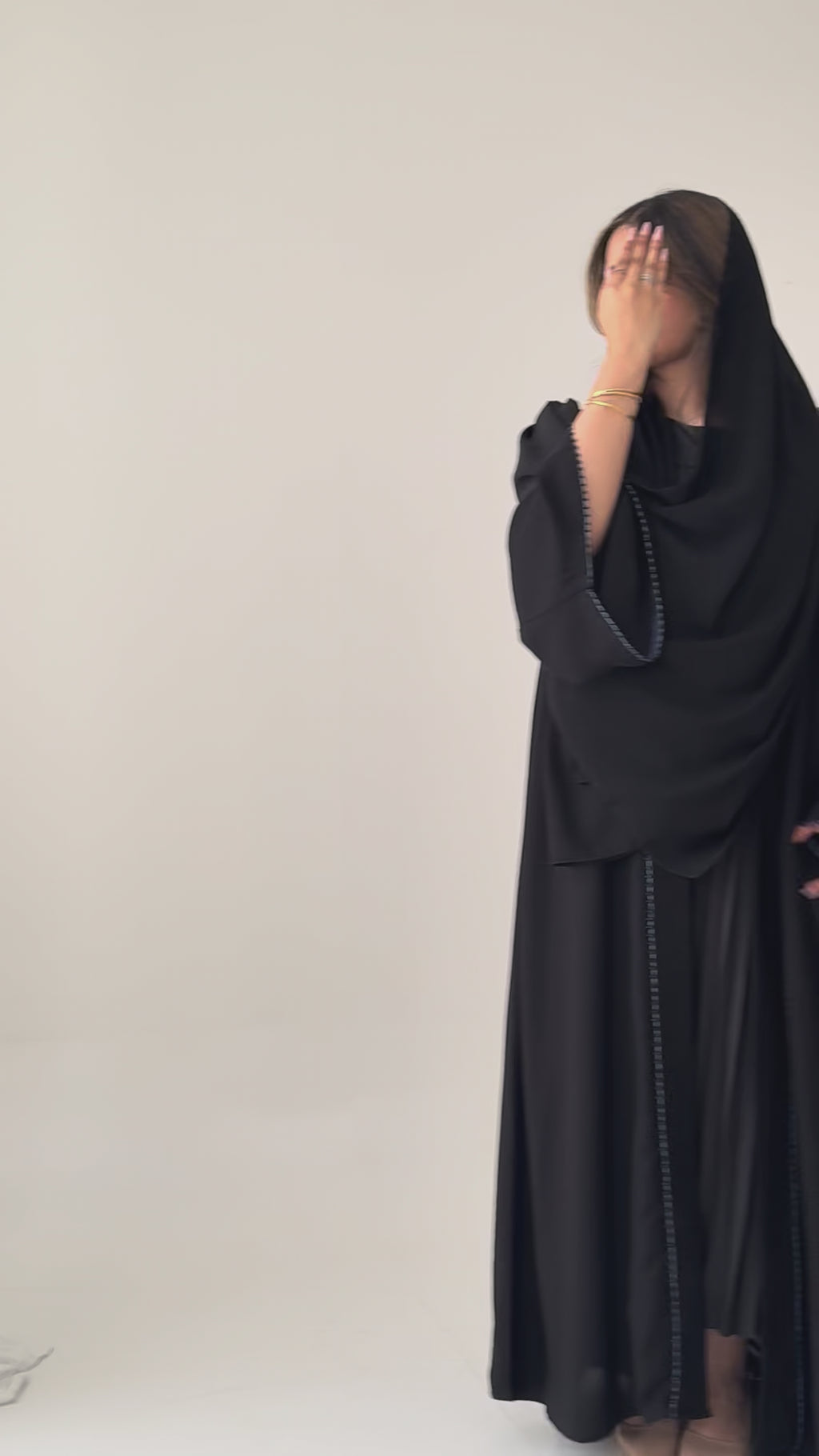 F-657 عباية مع طرحة ربع كلوش انترنت