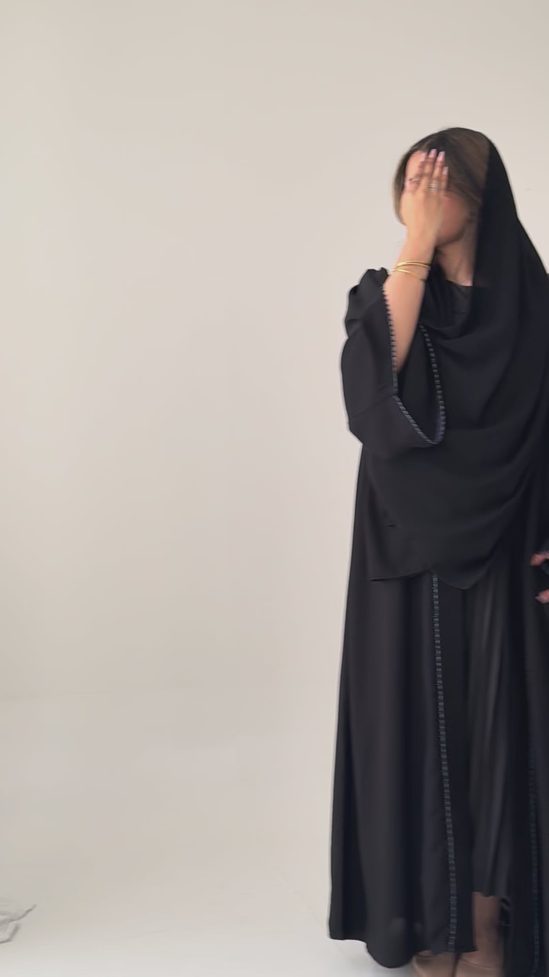 F-657 عباية مع طرحة ربع كلوش انترنت