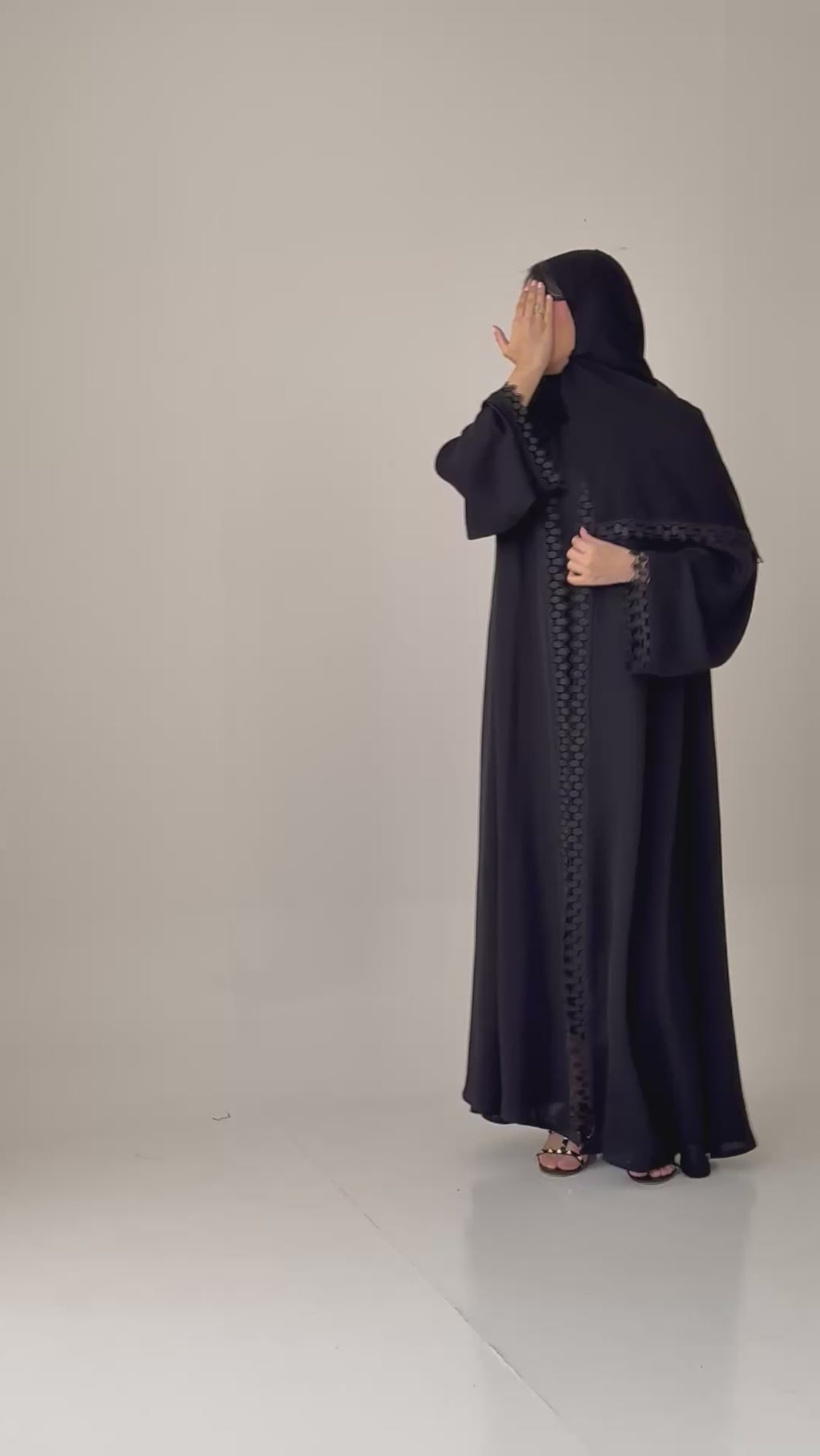 SH03 عباية مع طرحة نص كلوش لافال
