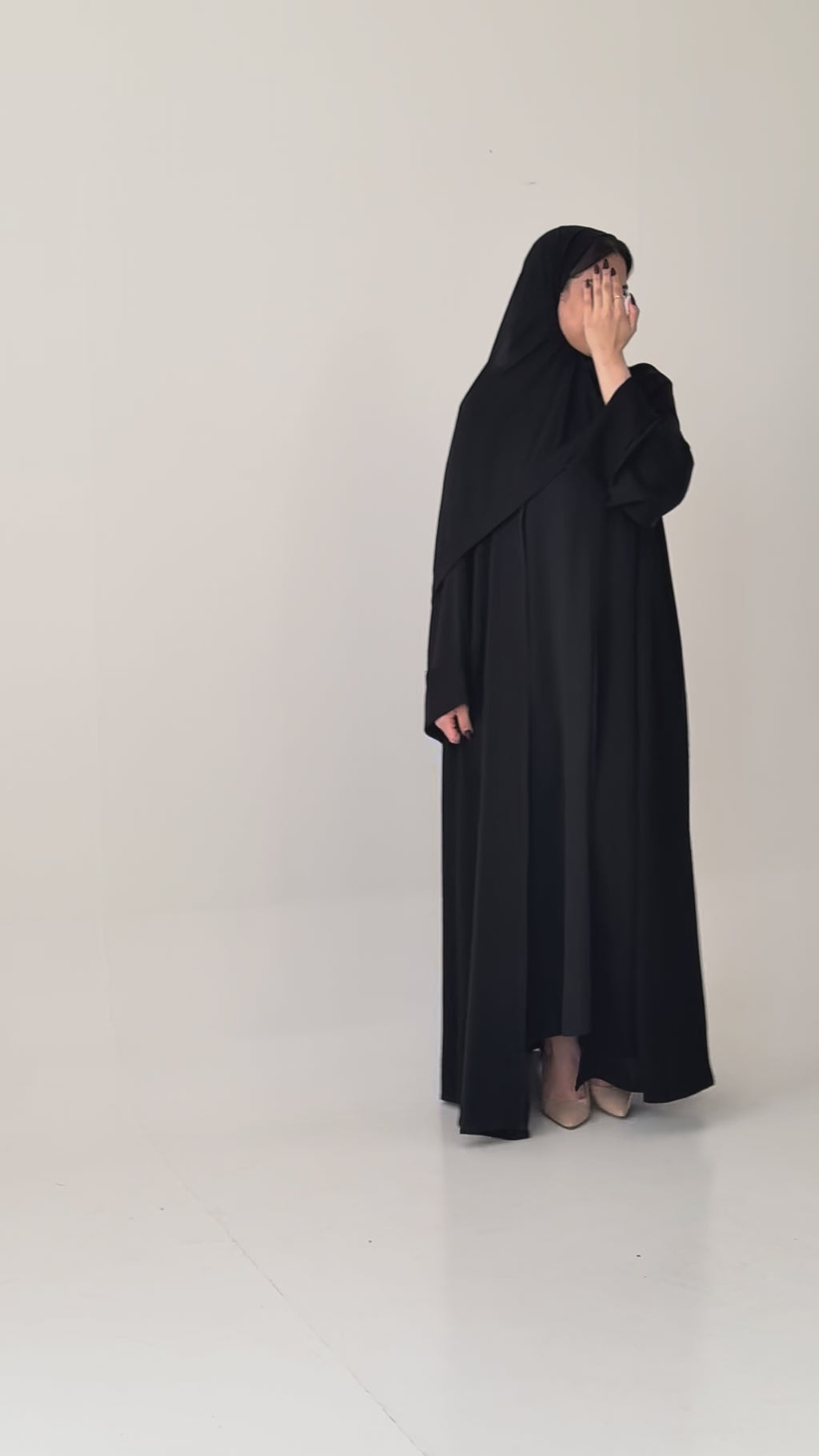 S884  عباية مع طرحة نص كلوش كرينا