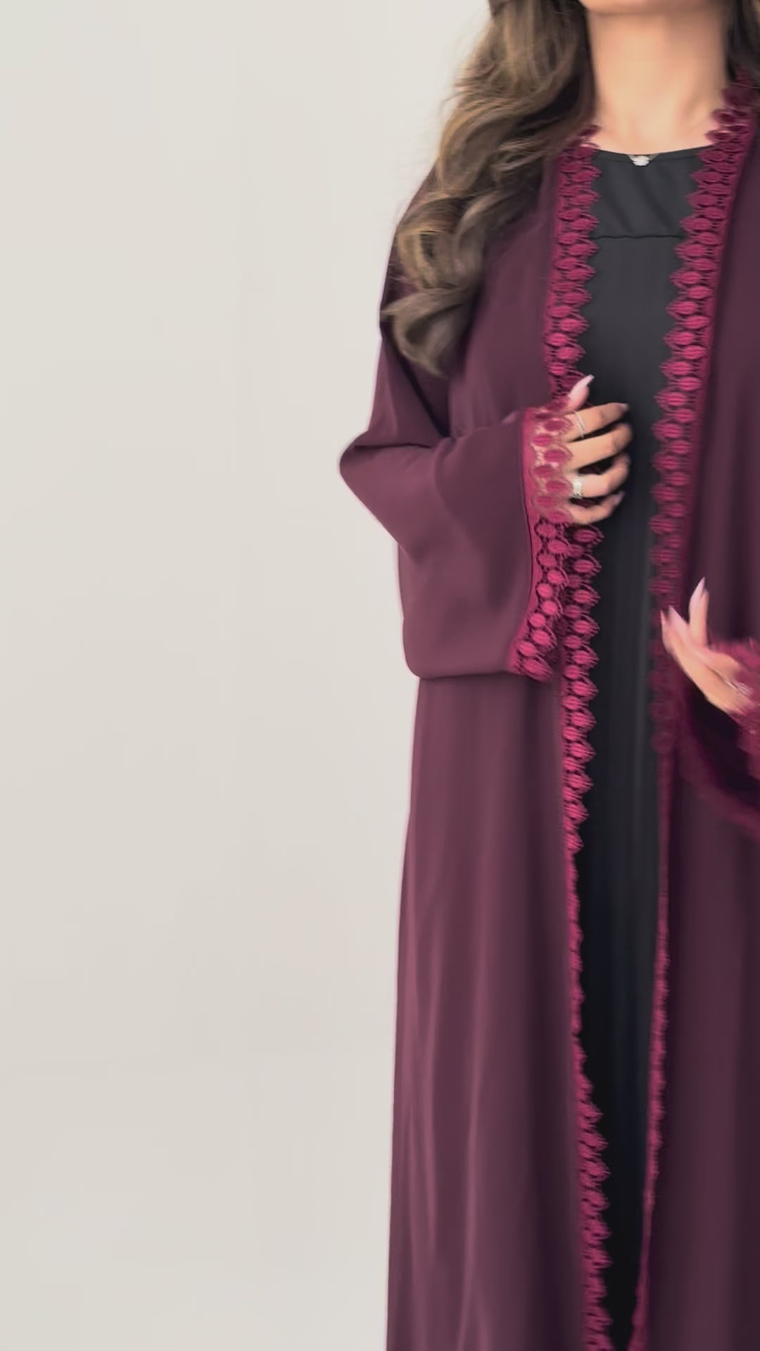 SH02 عباية مع طرحة نص كلوش لافال