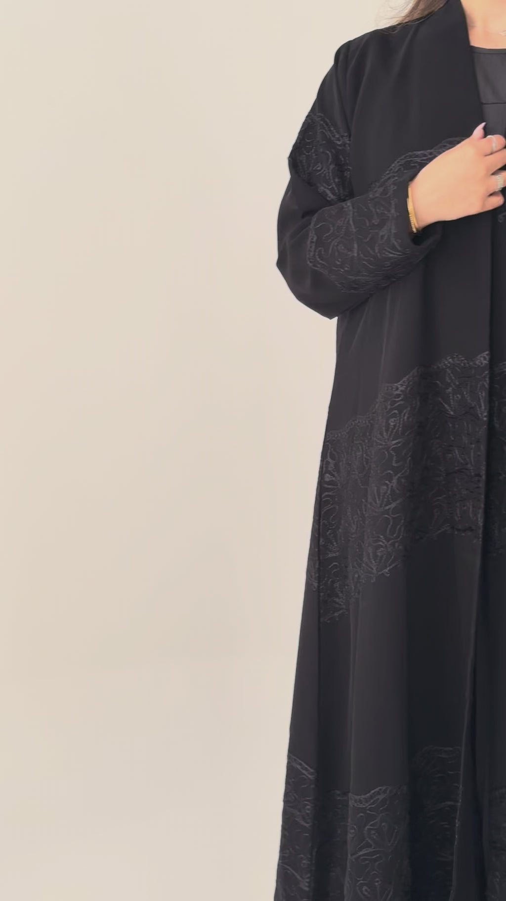 S833 عباية مع طرحة نص كلوش كريب الرياض