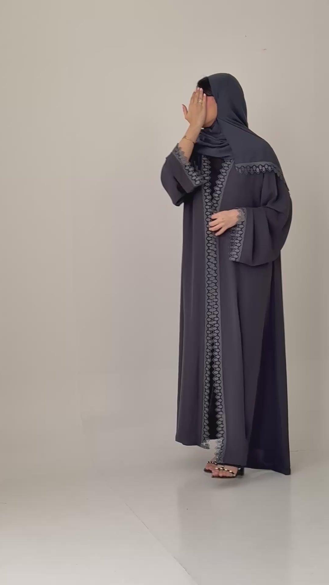 SH02 عباية مع طرحة نص كلوش لافال